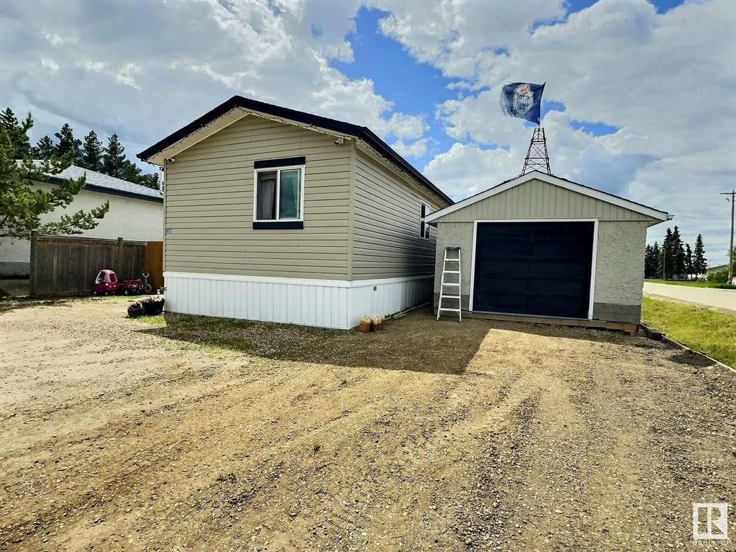 301 26500 Hwy 44, Riviere Qui Barre, AB T8R 0J3 House For Sale RE/MAX