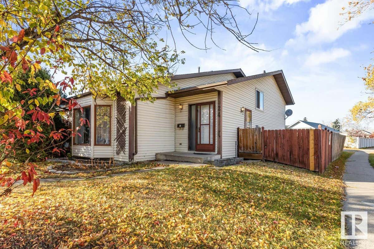 324 LAGO LINDO Crescent, Edmonton, AB T5Z 1Y9 House For Sale RE/MAX