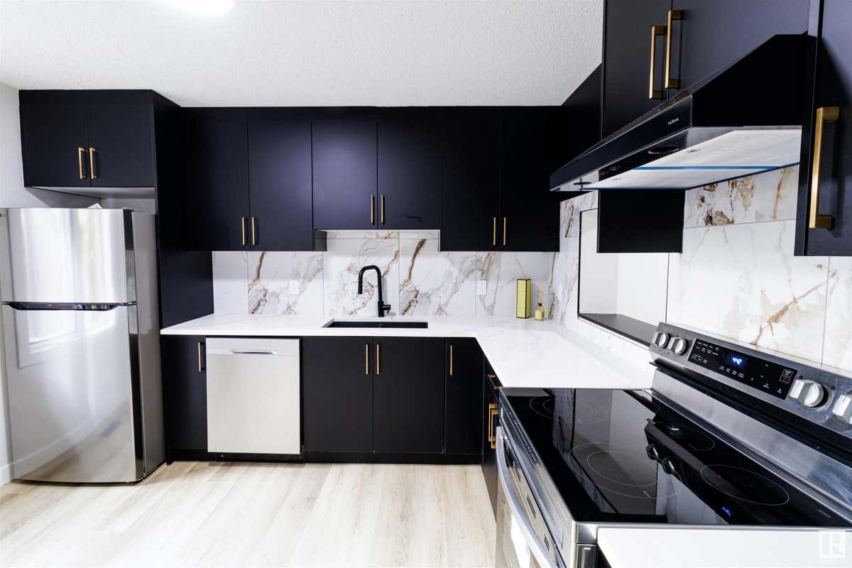 12 Point(e), St. Albert, AB T8N 3P7 À vendre RE/MAX E4410617