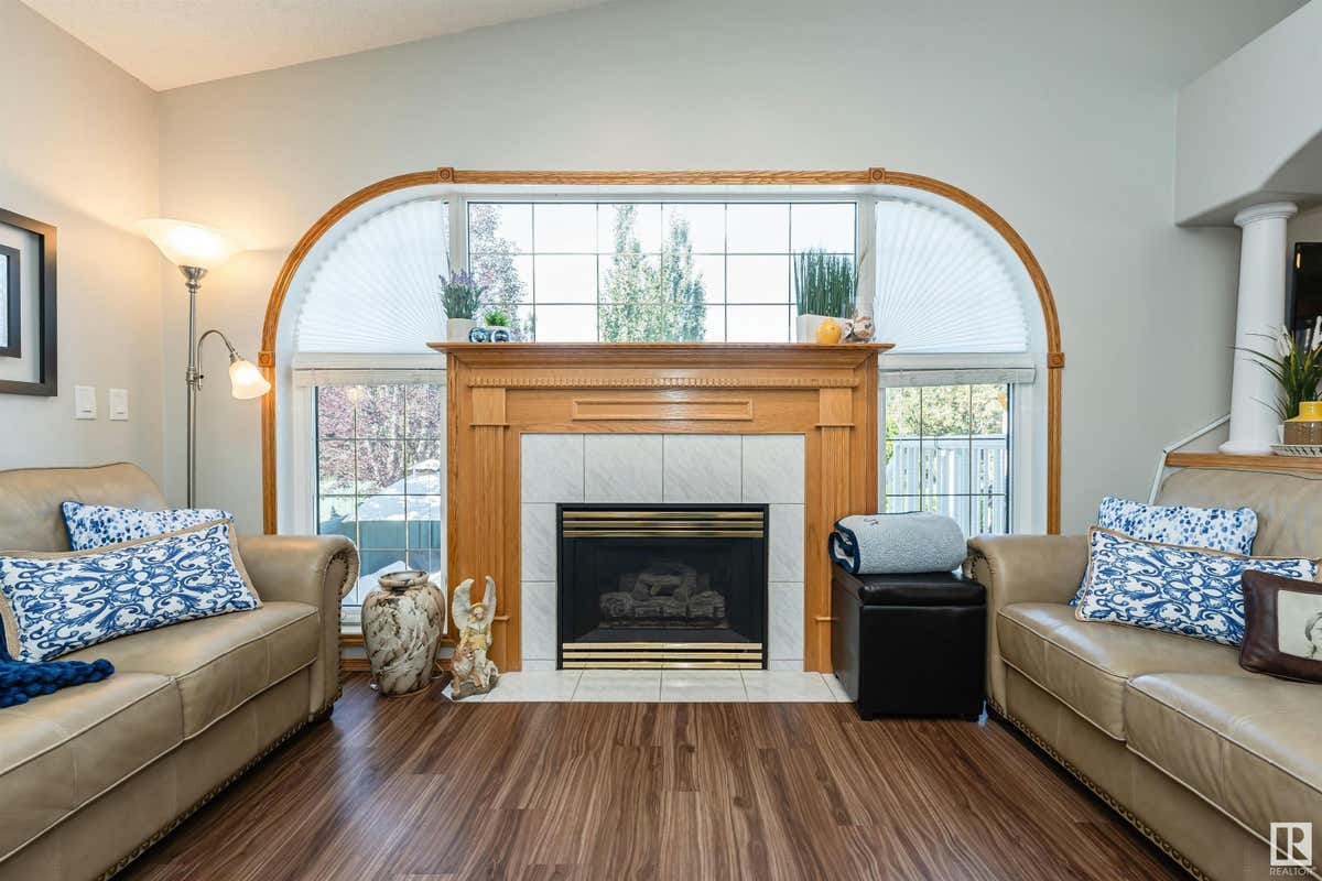 330 BLACKBURN DR E, Edmonton, AB T6W 1B4 House For Sale RE/MAX E4406872