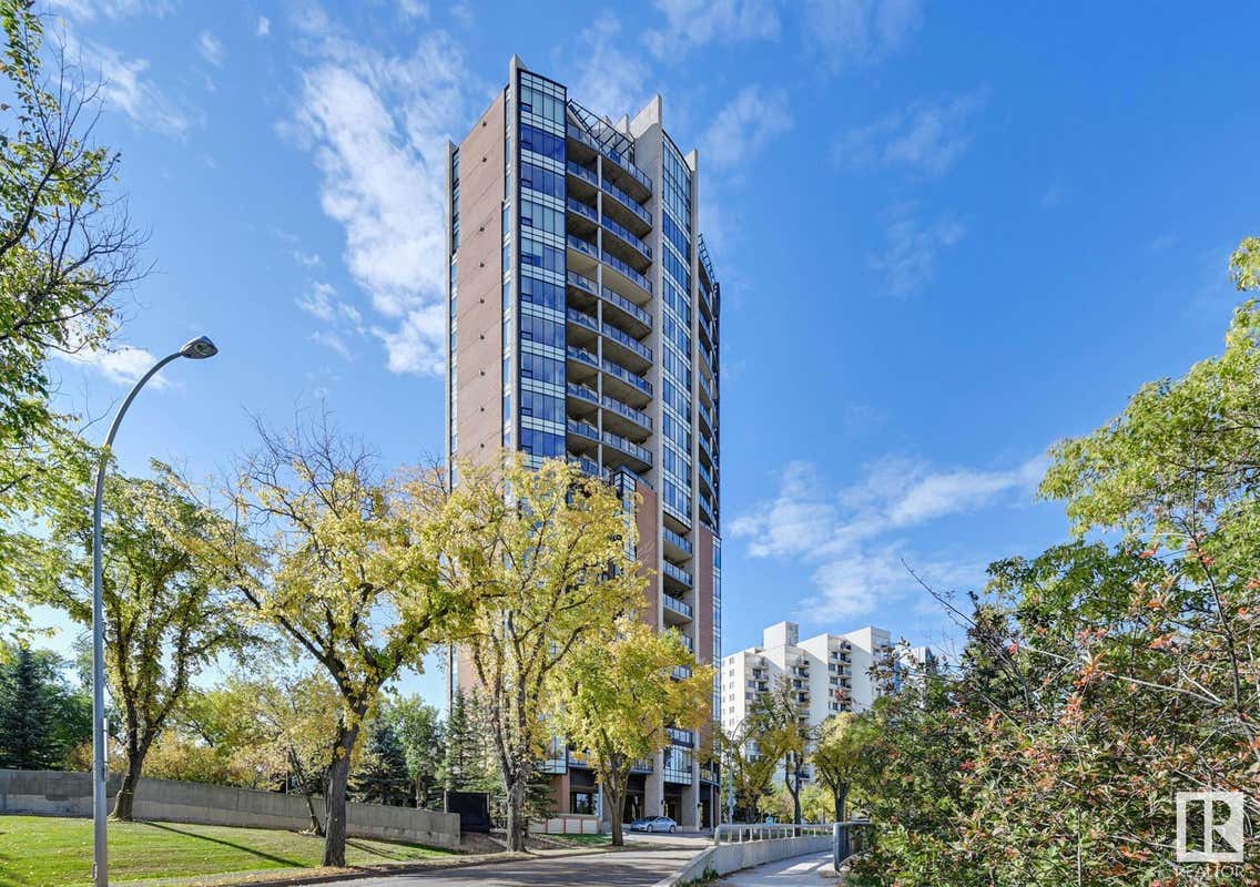 401 10035 SASKATCHEWAN Drive, Edmonton, AB T6E 4R4 Condo For Sale RE