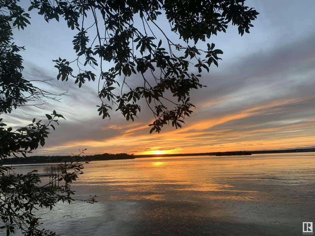 26 Pine Crescent, Rural Parkland County, AB T0E 0L0 À vendre RE/MAX