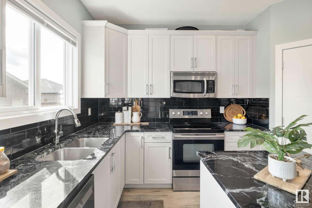 9815 106 Avenue, Morinville, AB T8R 2P1 House For Sale RE/MAX E4404886