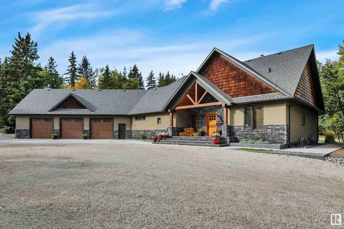 87 242040 Twp Rd 464, Rural Wetaskiwin County, AB T9A 1X3 House For