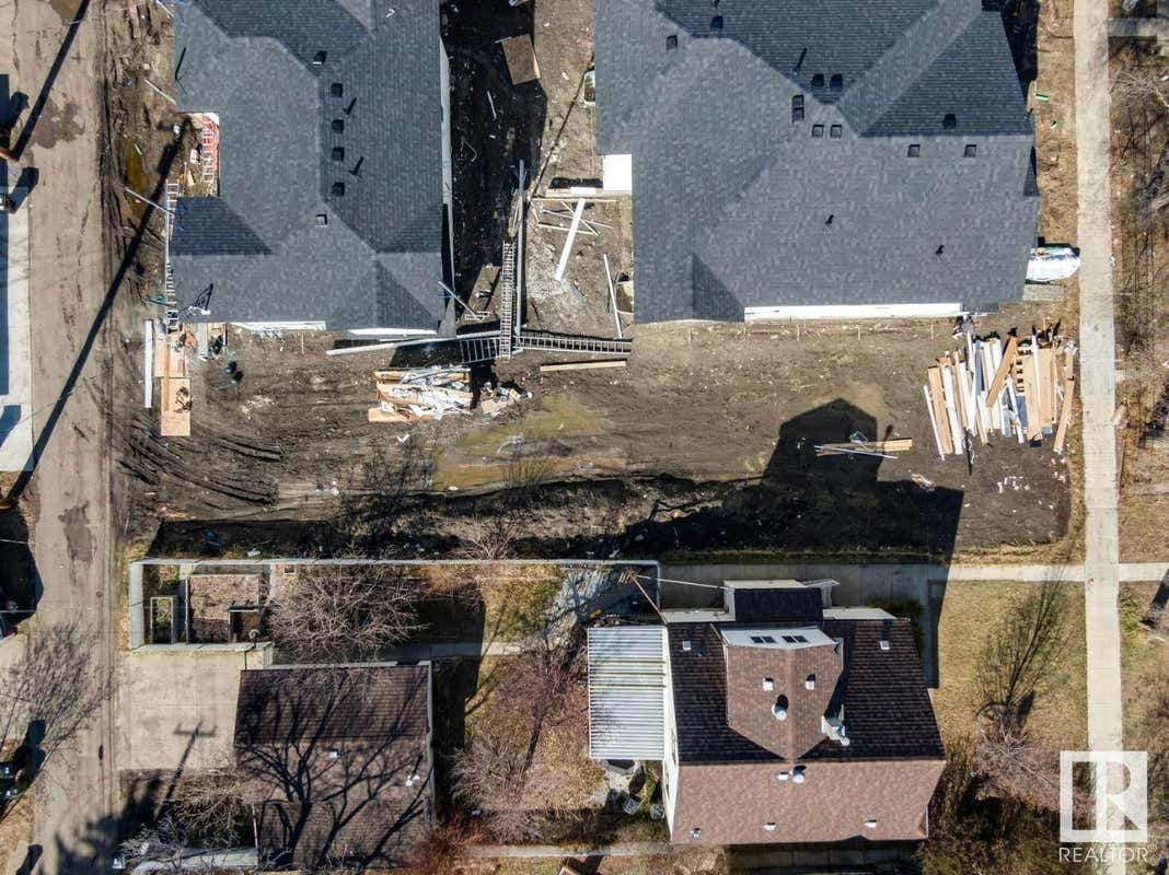 10815 65 Ave  