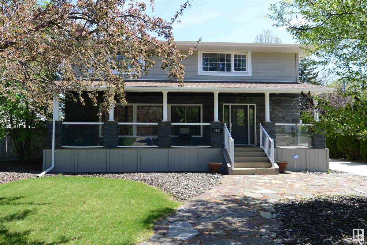 8907 140 St  