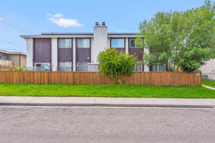 6, 20 Huntley Close NE