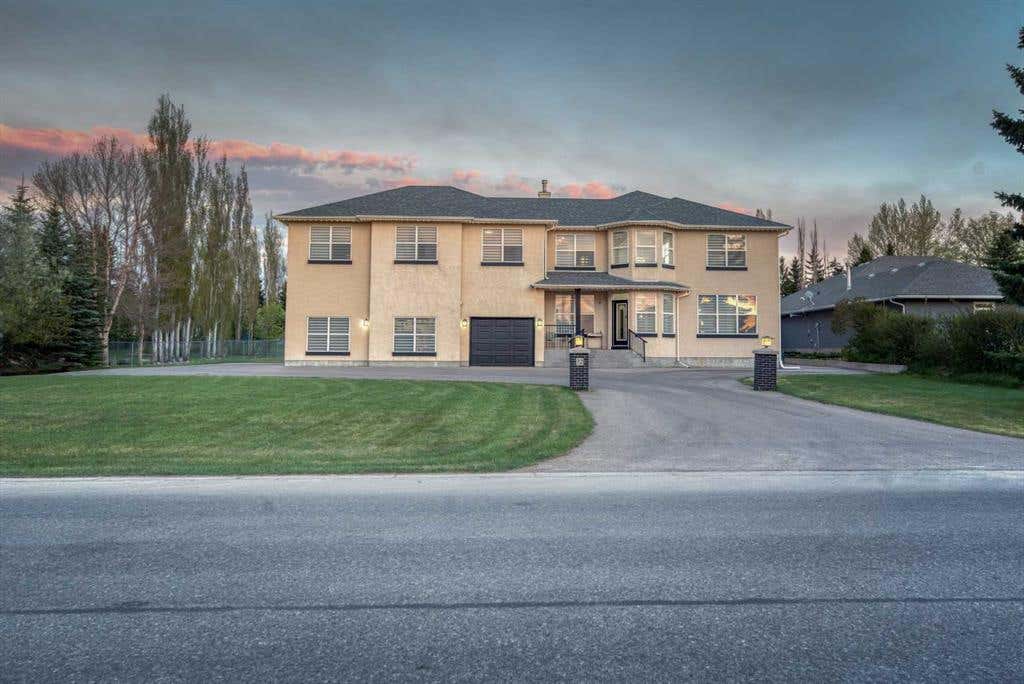 712 EAST CHESTERMERE DRIVE