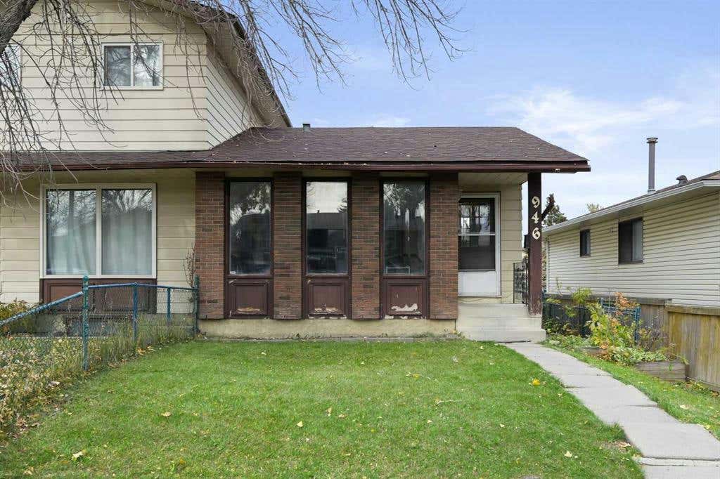 946 Berkley Drive NW, Calgary, AB T3K 1A2 Duplex For Sale RE/MAX