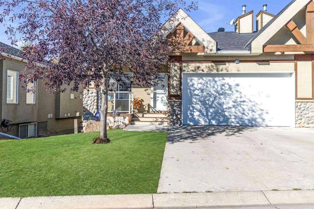 41 Rowland, Okotoks, AB T1S2C4 Duplex For Sale RE/MAX A2172036