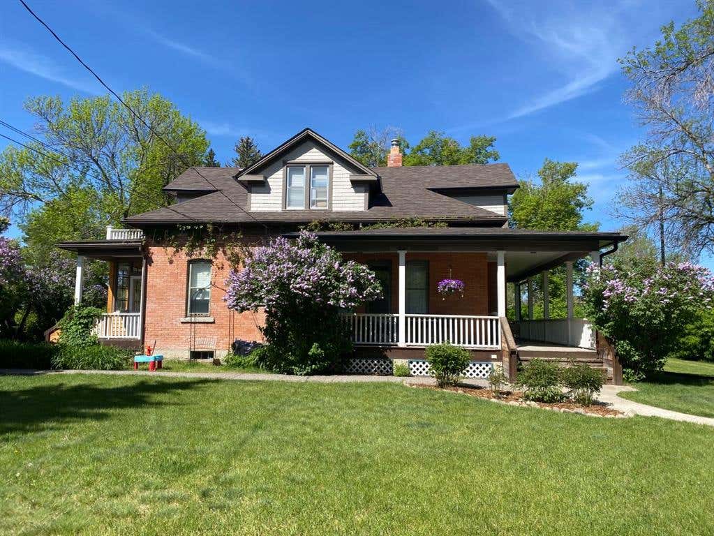 725 MACLEOD TRAIL SW