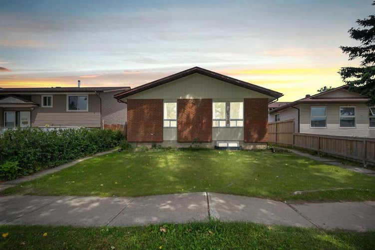 4220 Whitehorn Drive NE