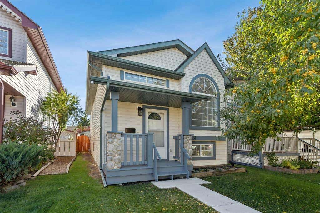 151 Mt Aberdeen Close SE, Calgary, AB T2Z 3N2 House For Sale RE/MAX