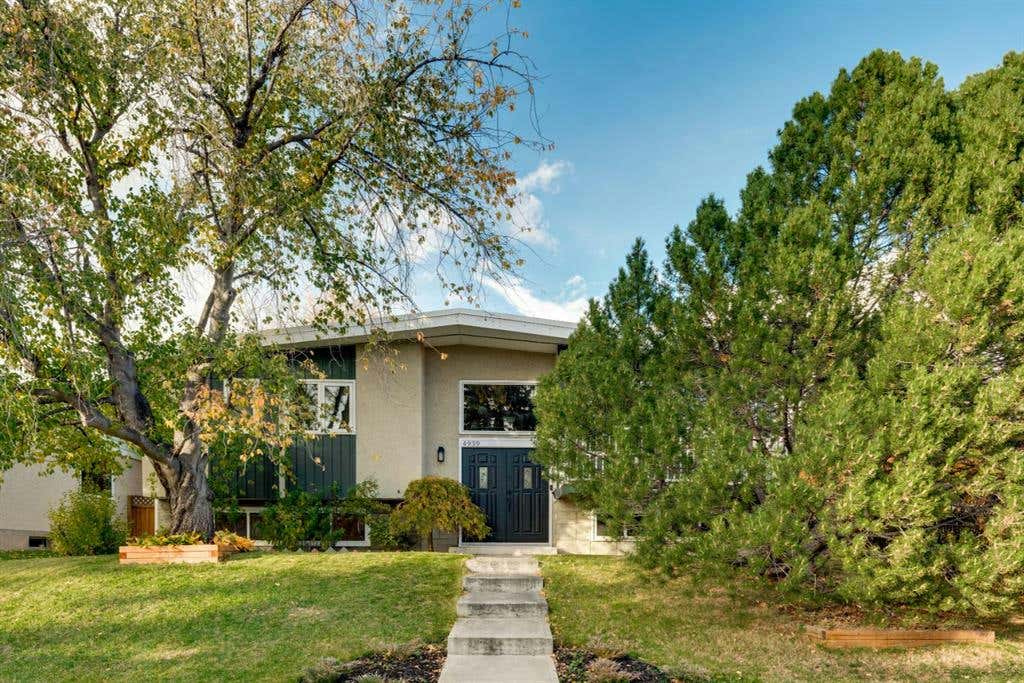 4939 Vanguard Road NW, Calgary, AB T3A 0R5 House For Sale RE/MAX