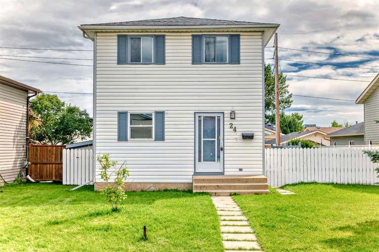 24 Castlebrook Rise NE