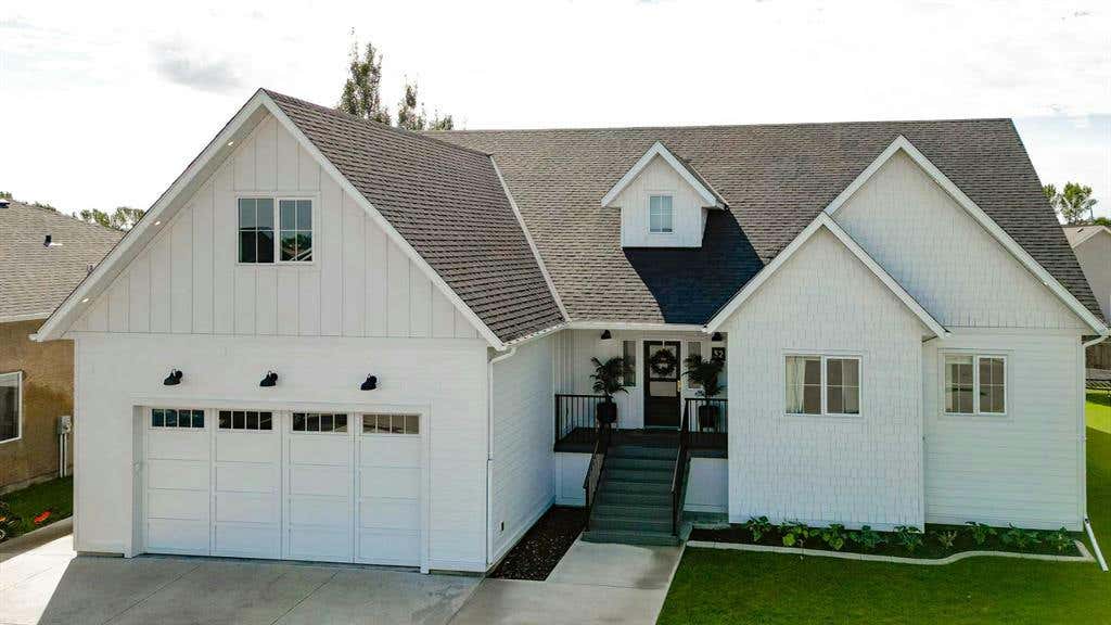 32 Copperleaf Bay, Magrath, AB T0K 1J0 House For Sale RE/MAX A2165413