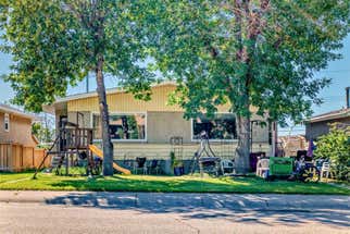 2833&2835 9 Avenue SE