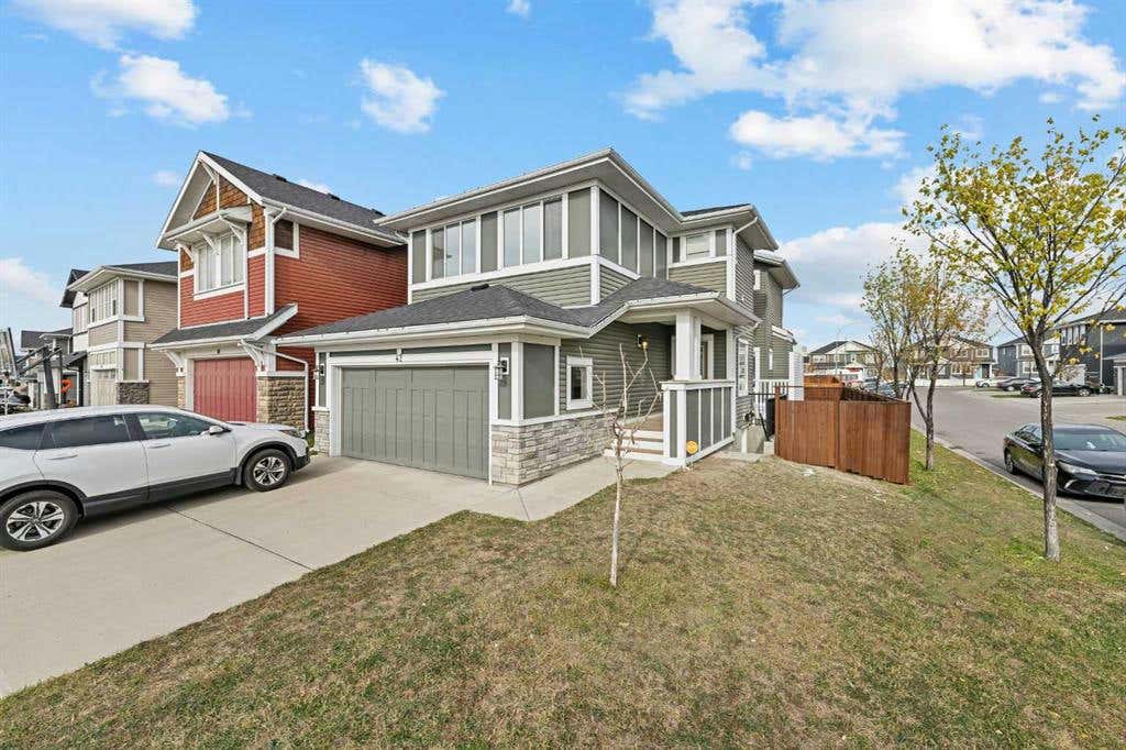 42 Redstone Manor NE, Calgary, AB T3N 0J7 House For Sale RE/MAX