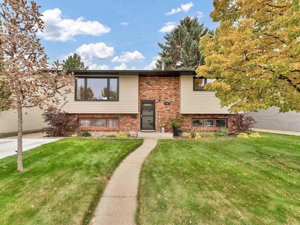 475 18 Street NE, Medicine Hat, AB T1C1A6 House For Sale RE/MAX