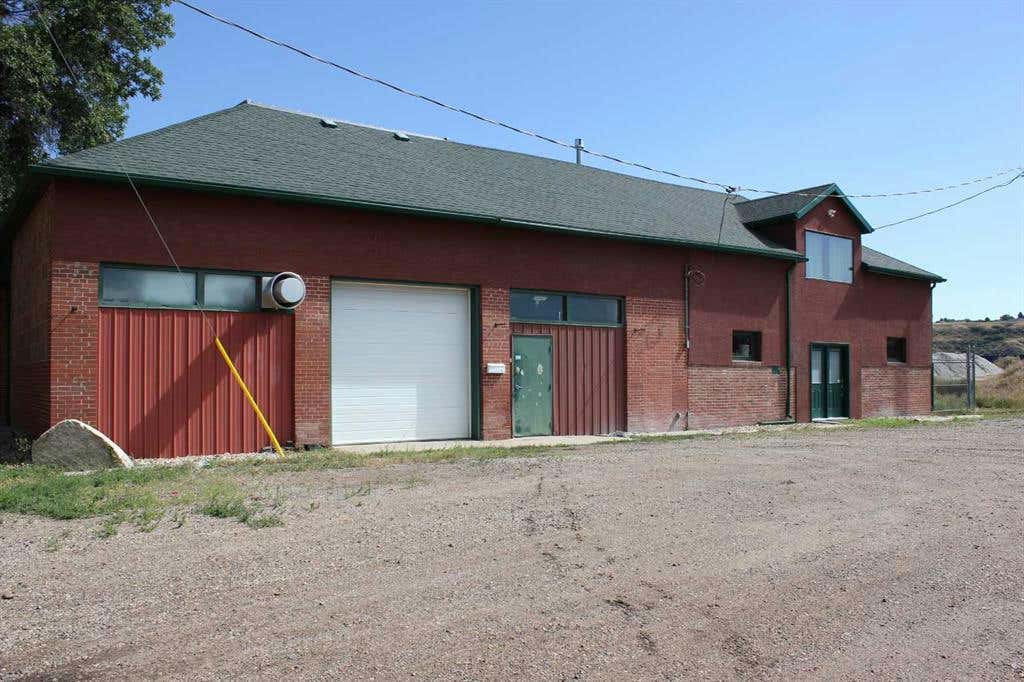 1111 Steel Street SE, Medicine Hat, AB T1A 1E8 Commercial Real Estate