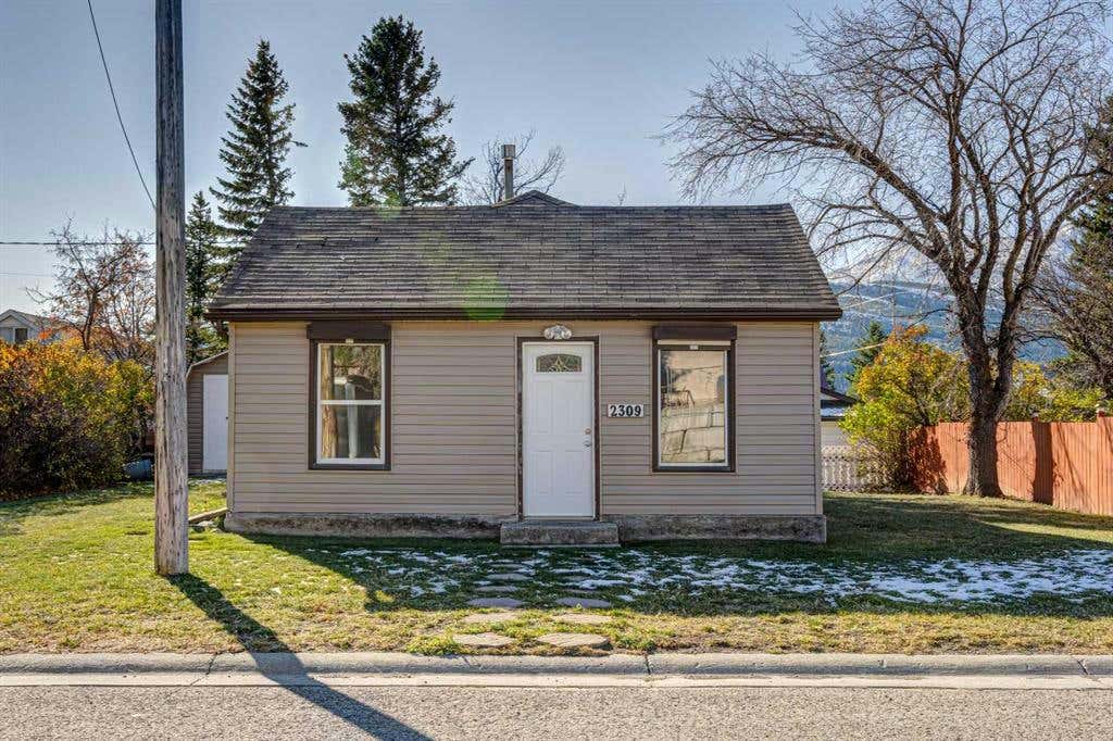 2309 214 Street, Bellevue, AB T0K 0C0 House For Sale RE/MAX A2175299