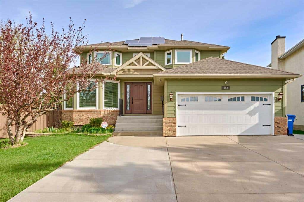 252 EDGEBANK CIRCLE NW