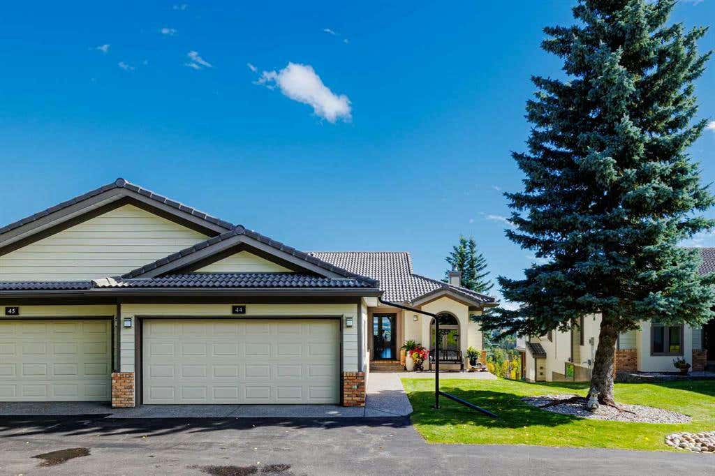 44 Sunrise Way, Priddis Greens, AB T0L 1W0 Duplex For Sale RE/MAX