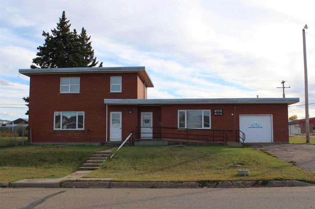 121 2nd Avenue SW, Manning, AB T0H 2M0 House For Sale RE/MAX A2171093