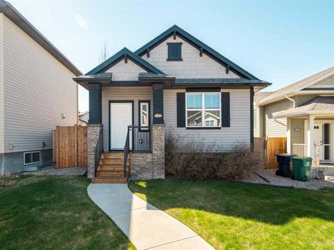 553 Mary Cameron Crescent N