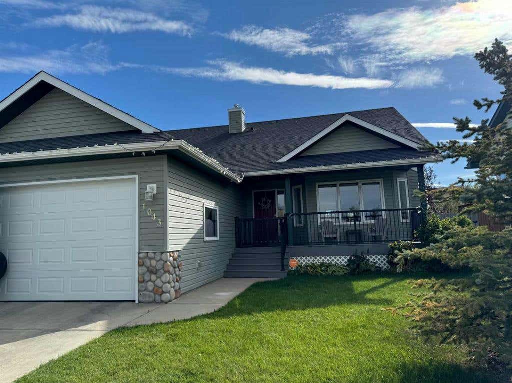 1043 Carriage Lane Drive, Carstairs, AB T0M 0N0 House For Sale RE/MAX