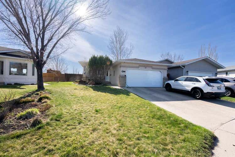 152 Mt Rundle Road W