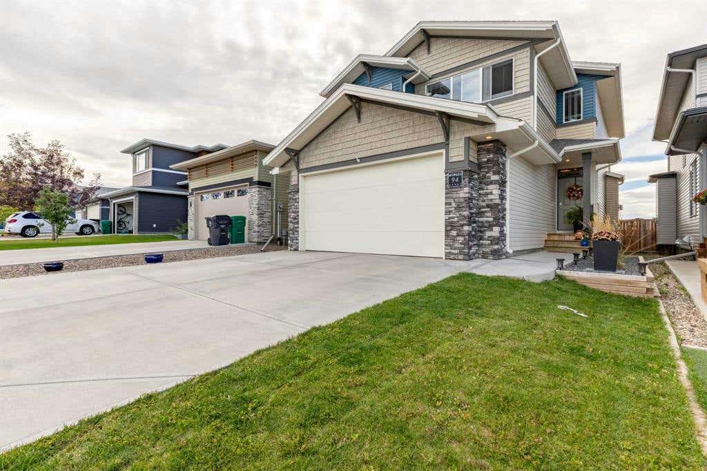 94 Blackwolf Bay N, Lethbridge, AB T1H 7E9 House For Sale RE/MAX