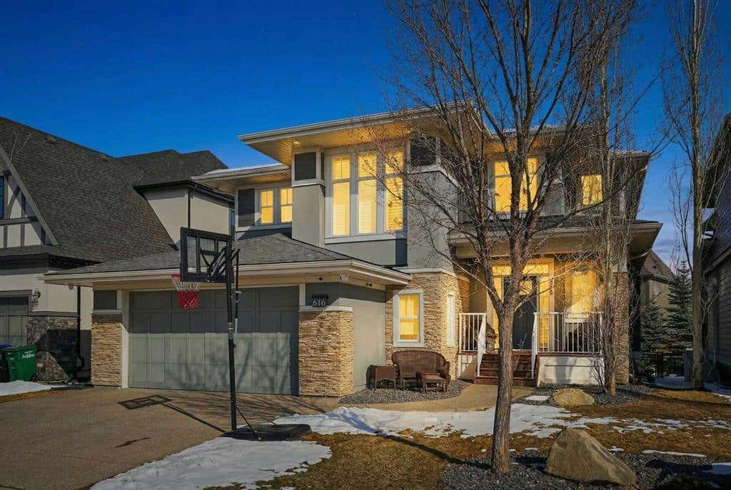 616 COOPERS CRESCENT SW