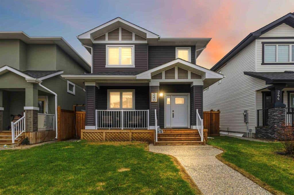 240 WARREN WAY