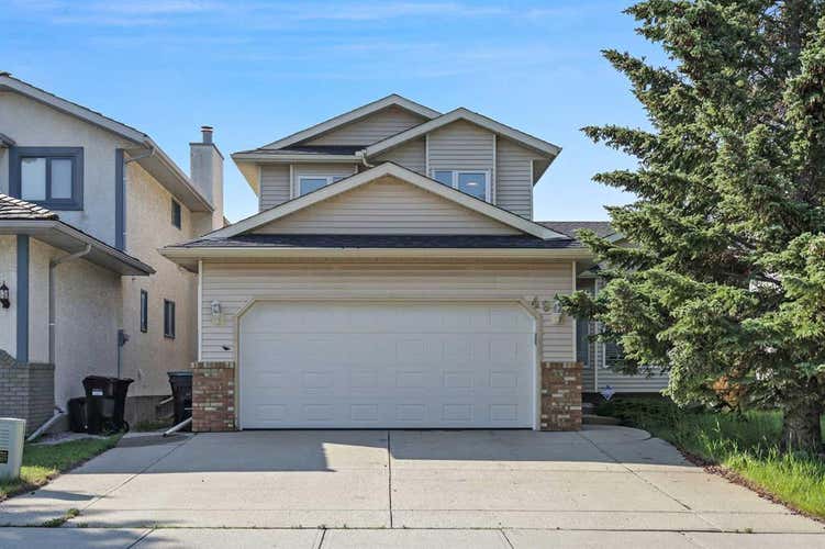 49 Hawktree Circle NW