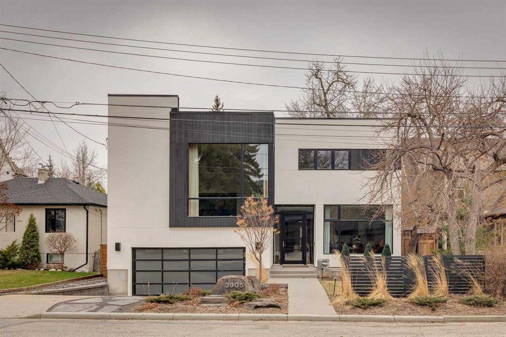 3905 EDISON CRESCENT SW