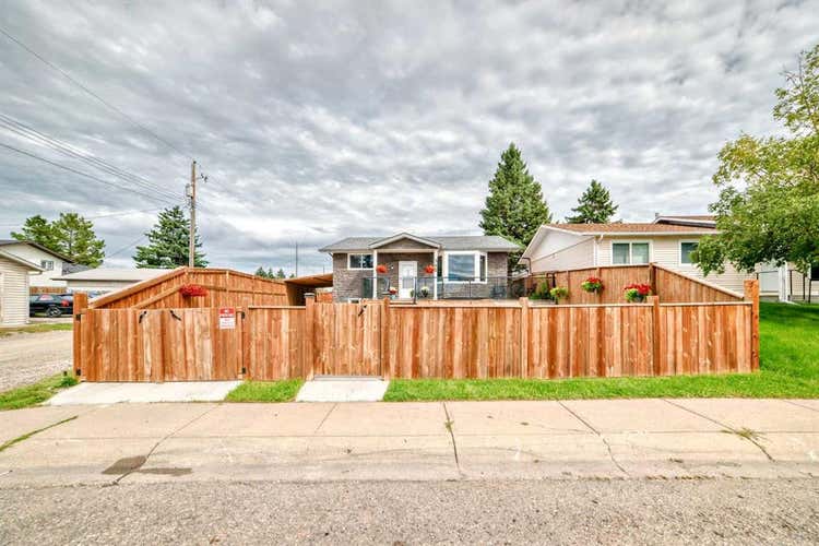 502 Madeira Drive NE