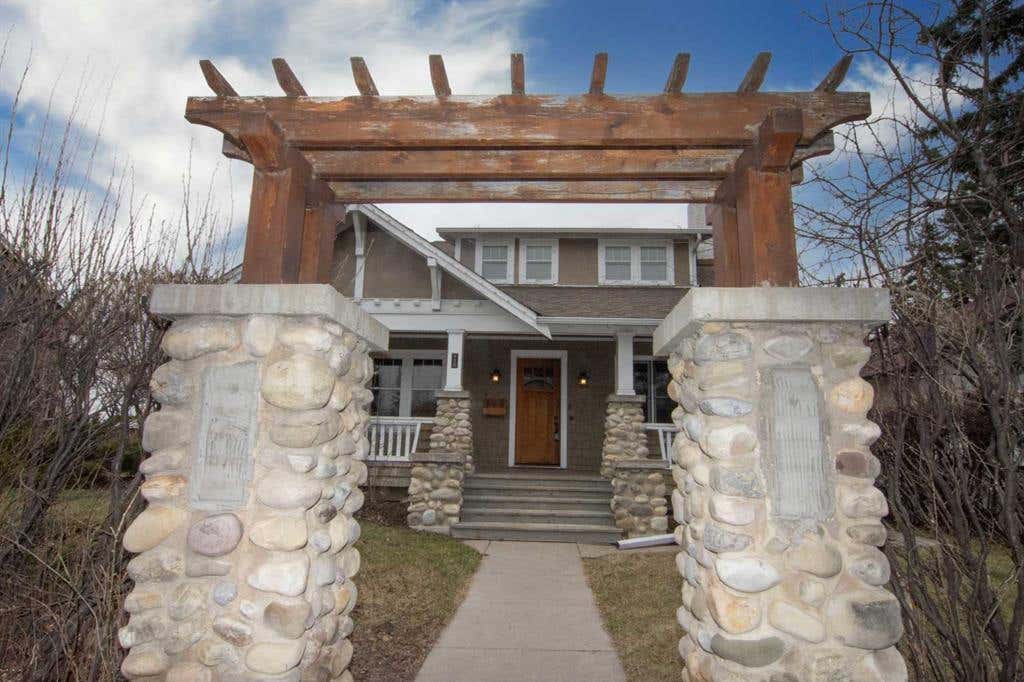 110 SCARBORO AVENUE SW