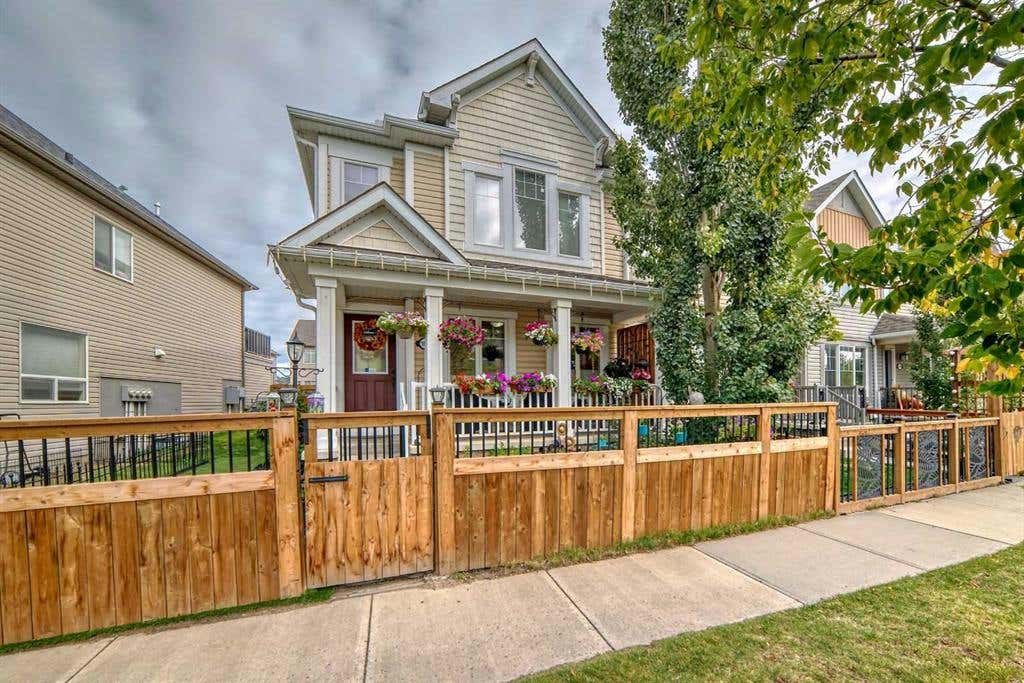 1012 Windsong Drive SW, Airdrie, AB T4B 0P2 Townhouse For Sale RE/MAX