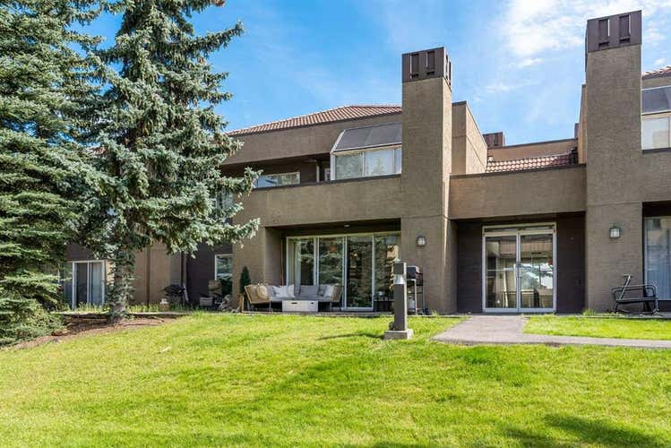 10, 203 Village Terrace SW