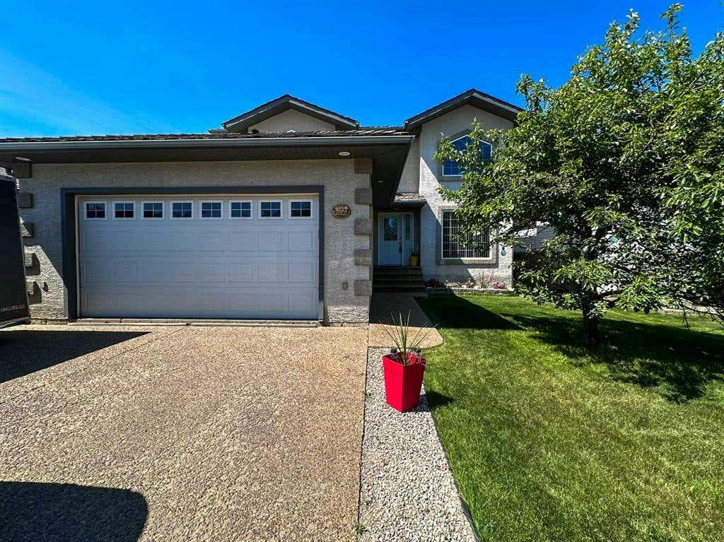 172 Berard Cres  