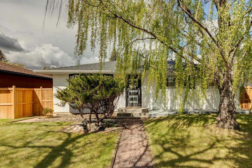 175 HAVENHURST CRESCENT SW, CALGARY, AB T2V 3C7, photo 1