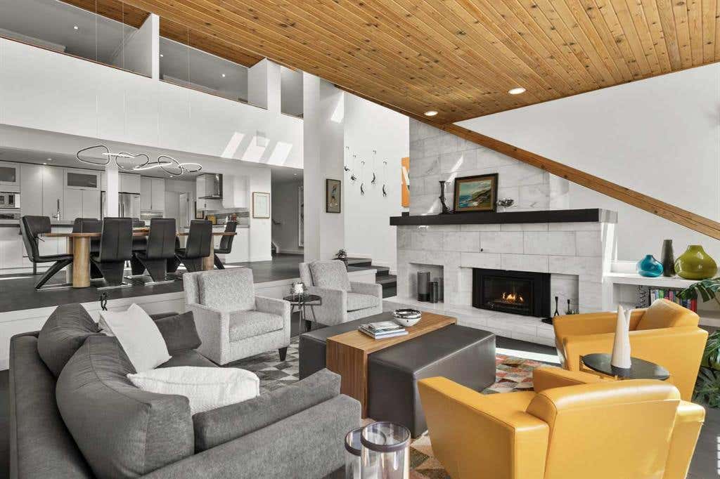 10-2200 VARSITY ESTATES DRIVE NW