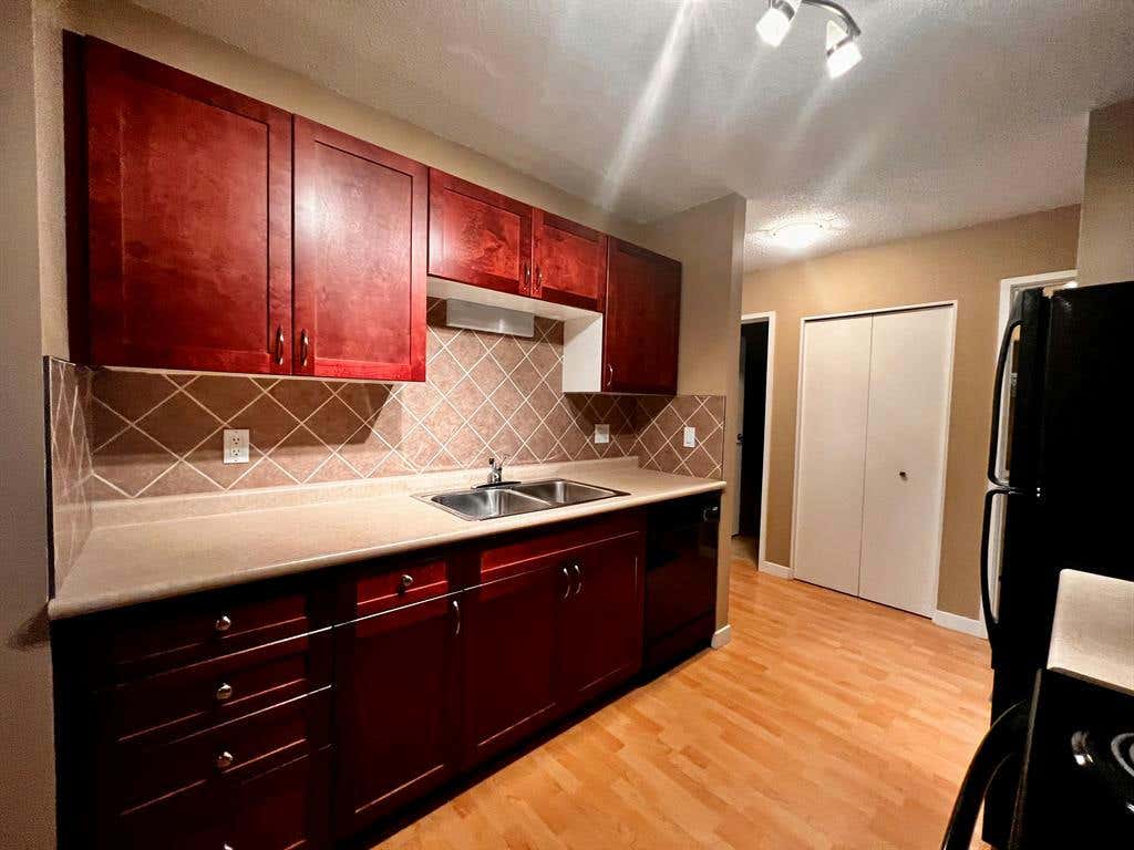 304, 7164 Parke Avenue, Red Deer, AB T4P 1M9 Condo For Sale RE/MAX