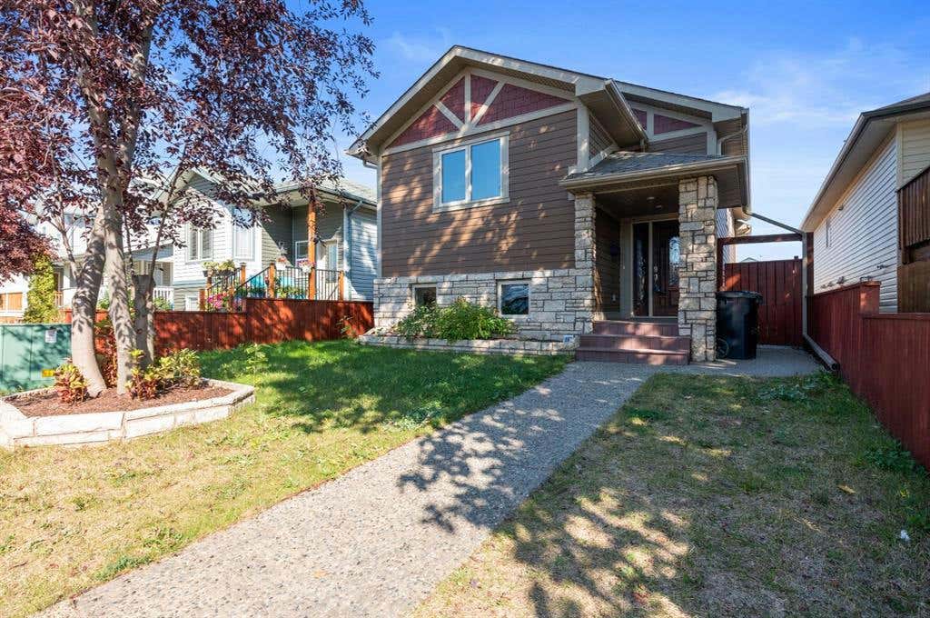 280 Diefenbaker Dr  