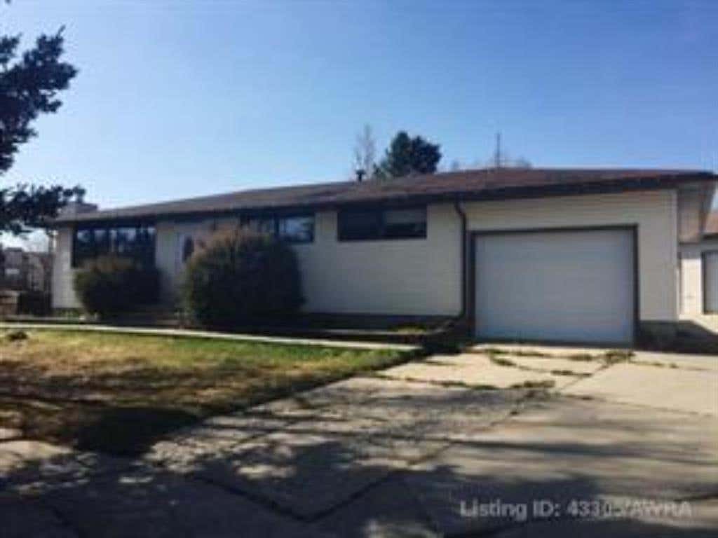5412 Fir Crescent