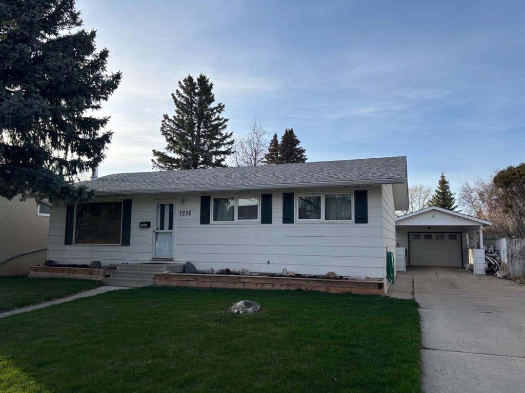 1216 LAKEMOUNT BOULEVARD S