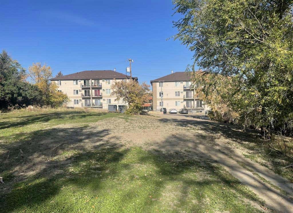 338 4 Street SE, Medicine Hat, AB T1A0K2 House For Sale RE/MAX A2172513