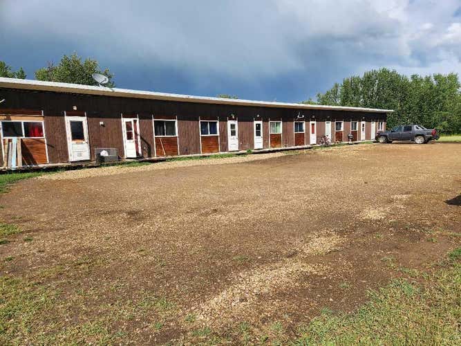 1-8, 1504 Railway Avenue