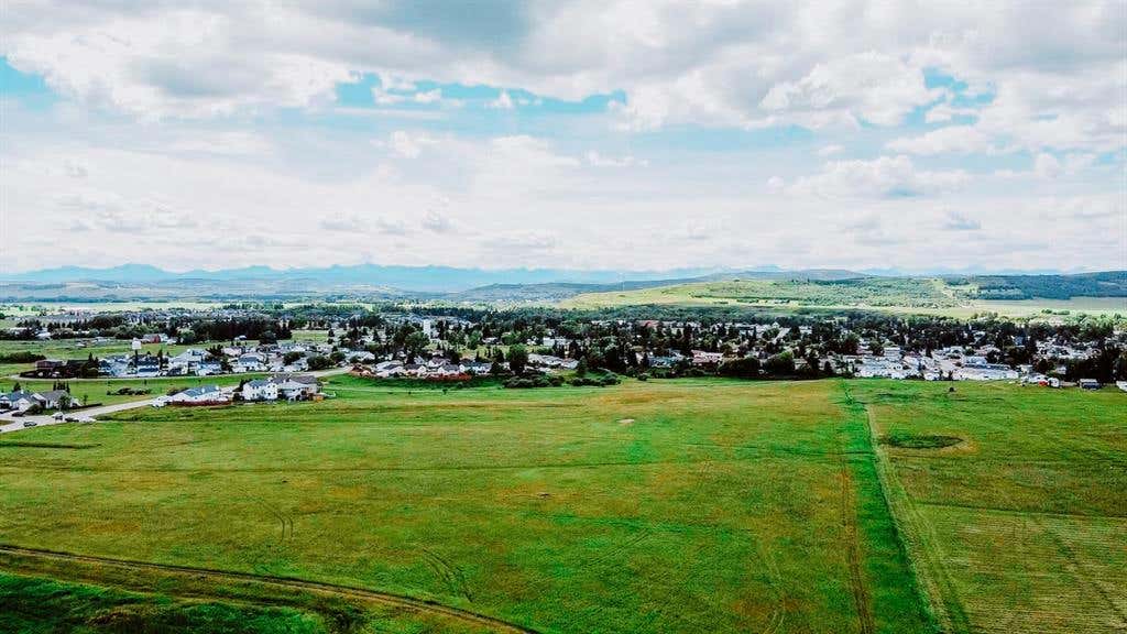 4 Avenue SE, Diamond Valley, AB T0L 1H0 House For Sale RE/MAX A2172257